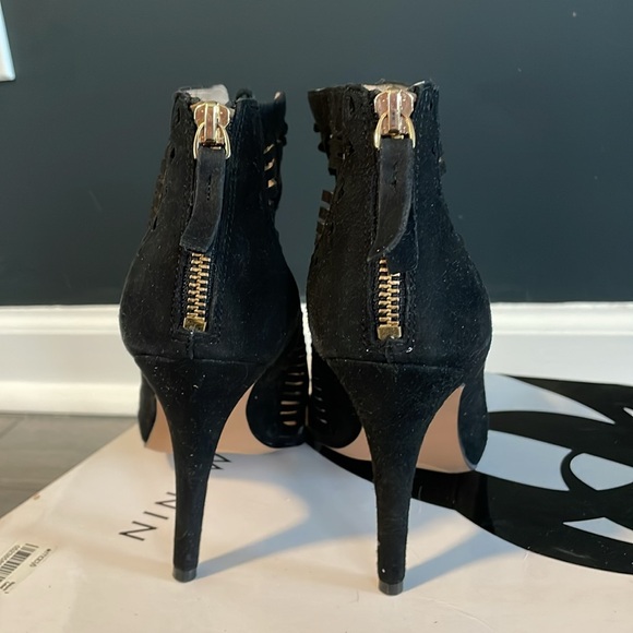 Nine West 3”suede lace up heels. Zipper back - Picture 4 of 11